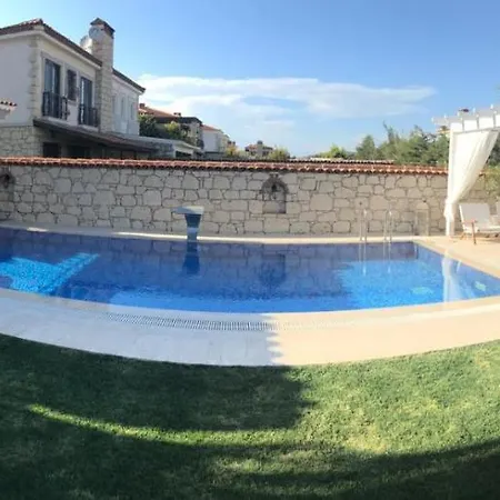 빌라 Izmir Alacati'da Ozel Havuzlu Luks Kiralik Çeşme